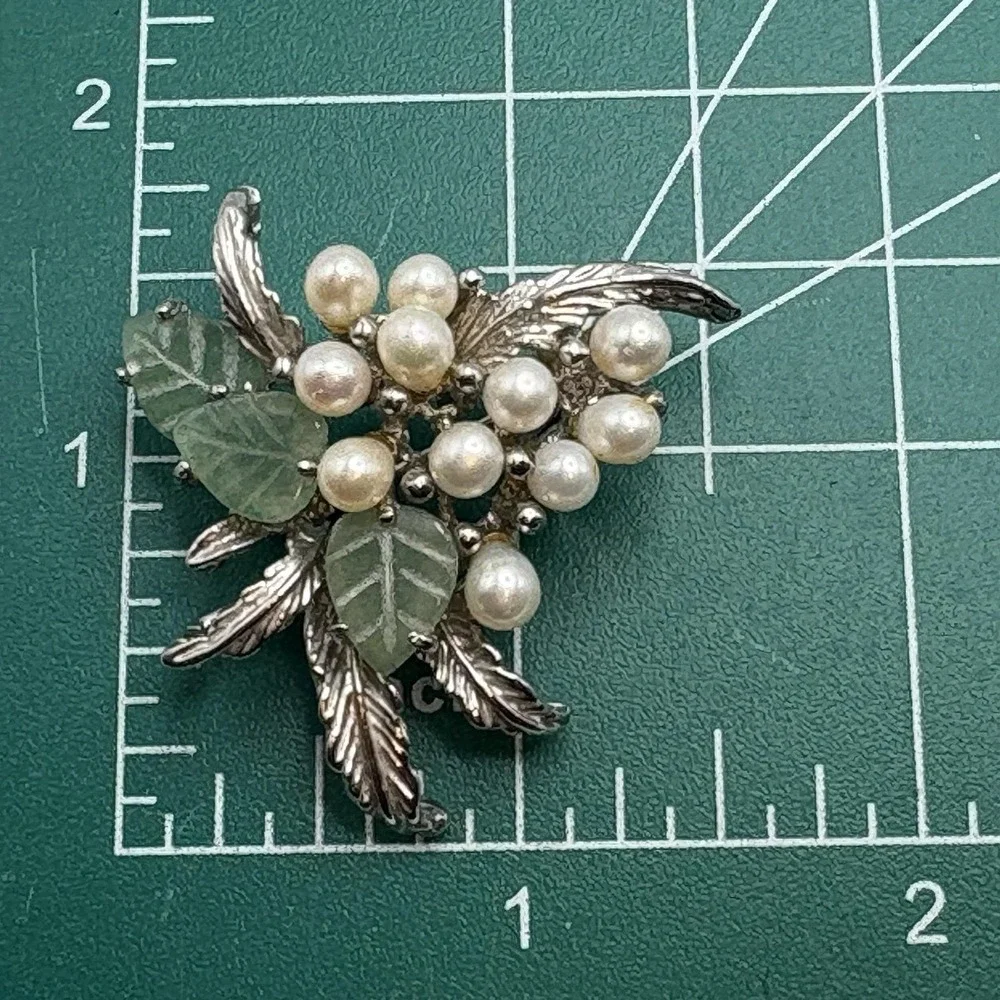 Vintage Brooch Freshwater Pearl and Jadeite Berries